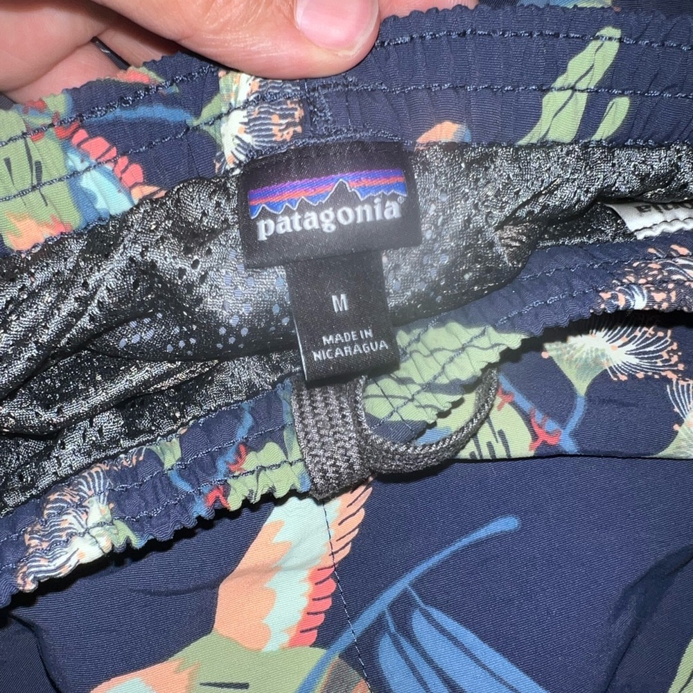 Patagonia Navy Parrot Print Shorts M - Picture 6 of 6